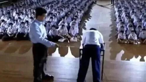 老师语言霸凌小学生 北京区教委回应，教师“体罚”不止的原因是什么？