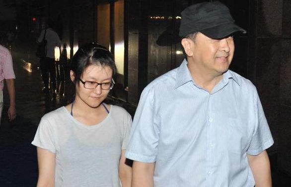 赵本山有几个女儿:赵本山女儿球球为什么说买不起一万块钱的衣服就是穷人？