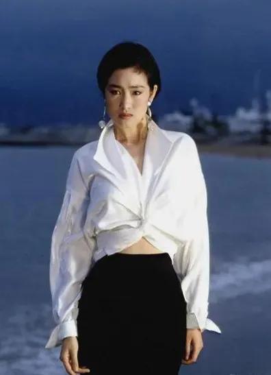 如何评价巩俐的长相？