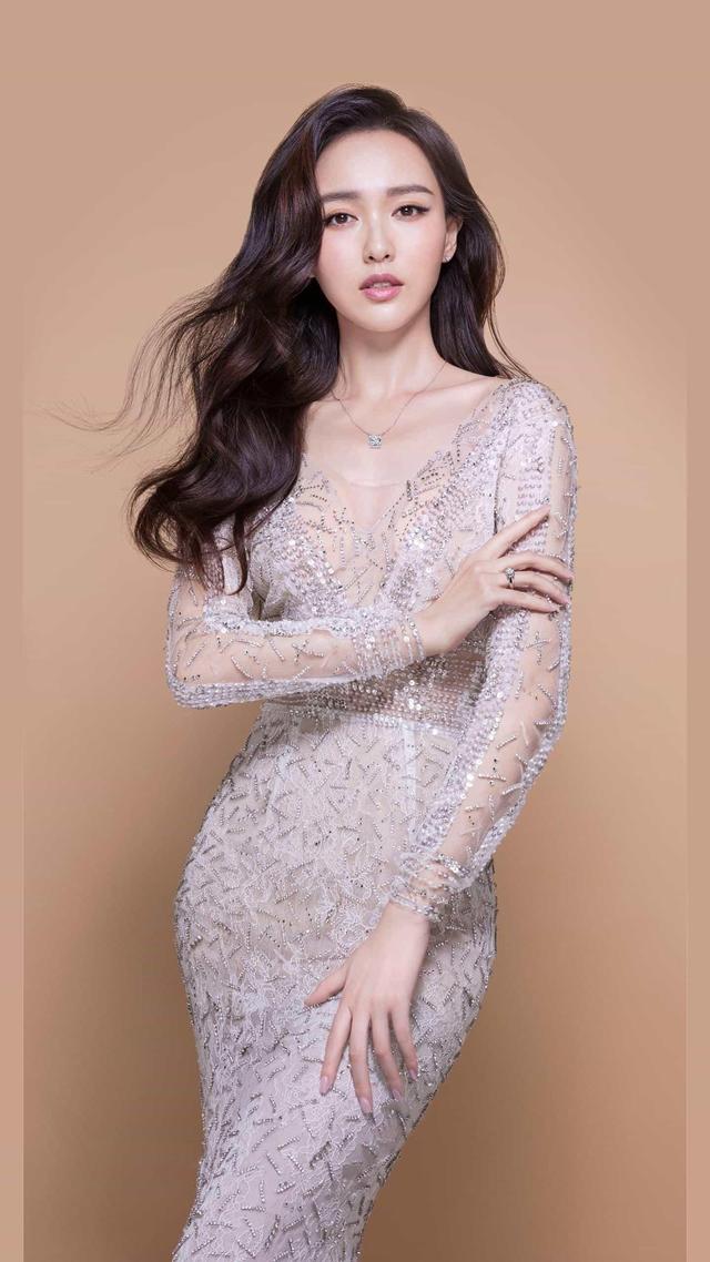 水月婚礼:杨丽萍女徒弟和同性爱人结婚，这是怎么回事
