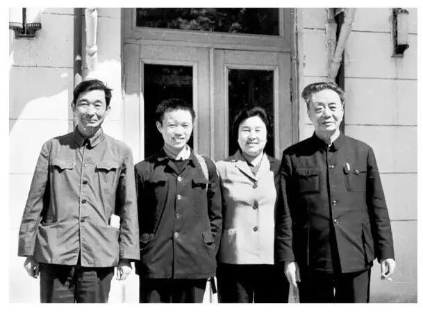 艾青作为中国现代诗的代表诗人,提出了哪些现代诗歌创作理论？