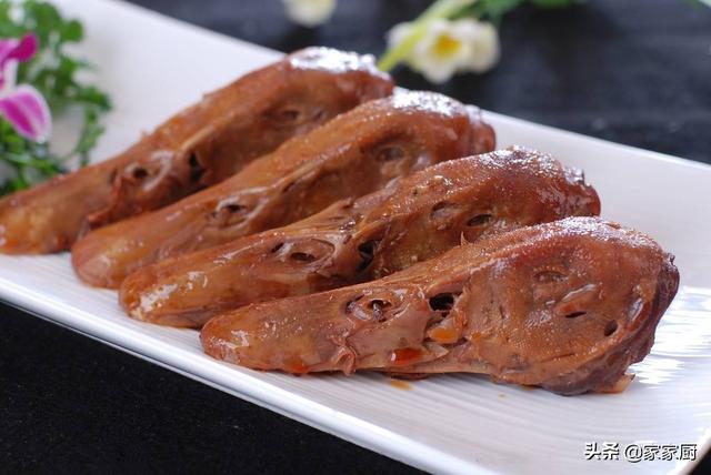 周黑鸭的做法:周黑鸭版小龙虾最好吃的做法？