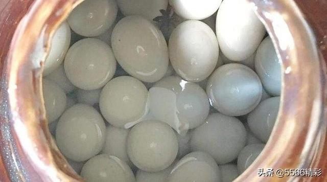 如何腌制咸鸭蛋(如何腌制咸鸭蛋出油多)