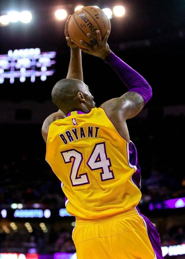 头条问答 - 湖人球馆外应该会为科比塑像,你希望是哪个经典画面?