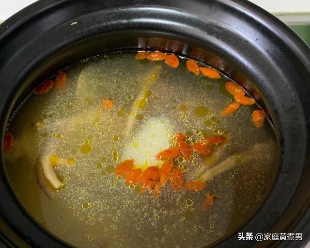 鸽子汤怎么炖最补肾，乳鸽非常滋补吗，感觉肉质比鸡肉好吃，如何烧汤