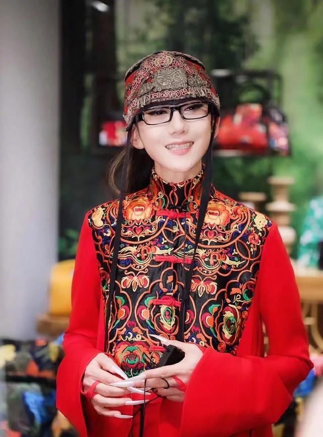 陈数为杨丽萍发声:李若彤发文挺杨丽萍，你对不结婚的艺人怎么看？