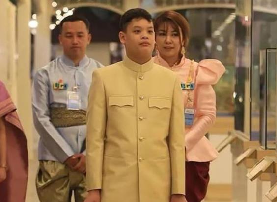 泰国王子国外帮狗开派对:泰王为什么要将四个有能力的儿子赶走而留下个不成气候的小儿子？
