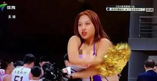 江苏男篮拉拉队因为一场常规赛而突然走红,这是怎么一回事？