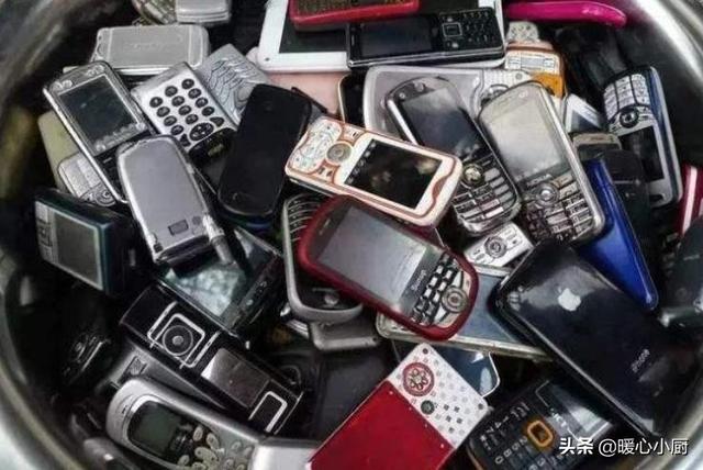 收的废旧手机卖到什么地方，在农村，有人整天在村里“晃悠”，靠收旧手机挣钱，利润很大吗