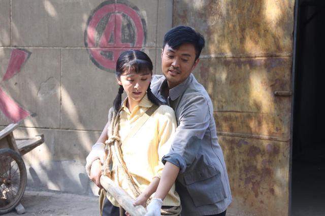 黄小蕾结婚了吗:曾轶可自曝在机场遭安检刁难，事情真相到底如何？对此你怎么看？