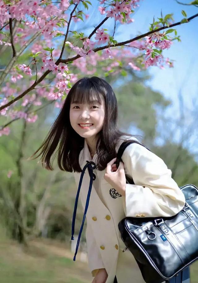 秦怡照片:为什么现在的女人越来越漂亮了？难道都是因为美颜？