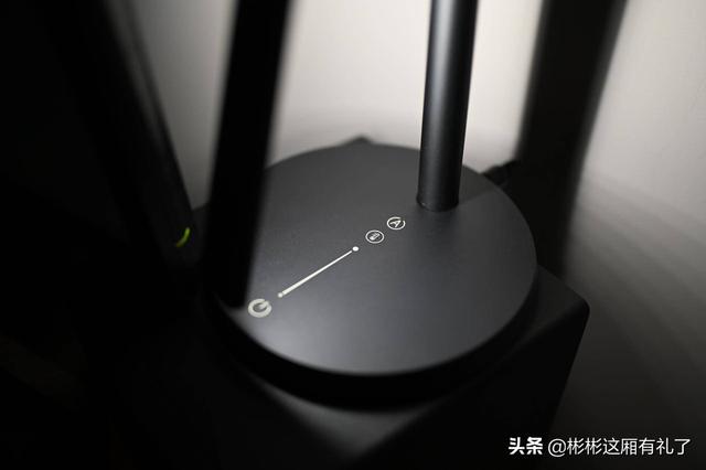 小彬彬前妻:家居展会上看到【EZVALO几光】，求问是个什么牌子？