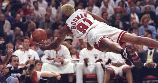 大虫罗德曼当年在公牛队场均只有5分，他为什么能和当年的乔丹皮蓬并称为三巨头？插图22