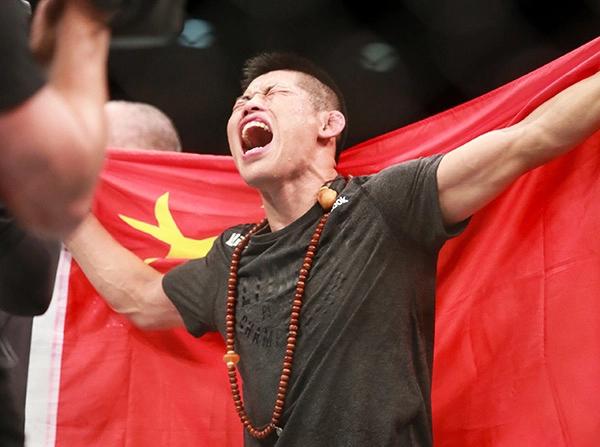 张铁泉:李景亮是不是UFC中国选手中最厉害的？有什么看法？