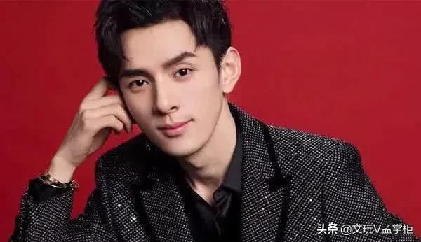 井柏然和李佳琦讨论搓澡:李佳琦为什么这么火？李佳琦一年可以赚多少钱？