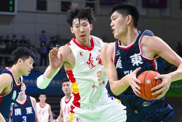 韩德军:辽宁男篮内线告急，韩德君状态下滑严重，周琦能否回归接班大韩？