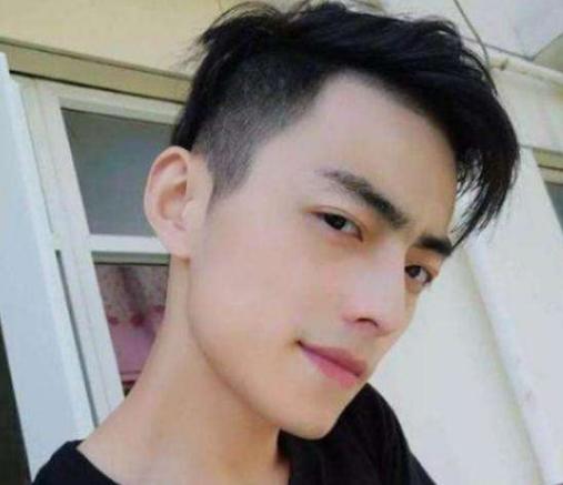 LPL全明星红毯趣事,“主播智勋身高再次曝光,约德尔人羁绊实锤”,你怎么看？