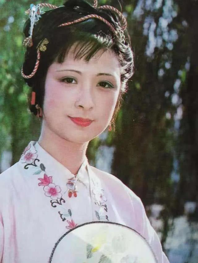 87红楼梦演员重聚:87版红楼中的尤二姐的张明明，为何不愿意参加红楼30年聚首