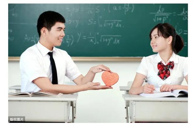 我是个高中复读生,我发现自己喜欢上了班上的一个女生,马上要毕业了,我要不要告诉她呢？