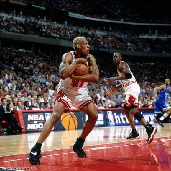 大虫罗德曼当年在公牛队场均只有5分，他为什么能和当年的乔丹皮蓬并称为三巨头？插图23