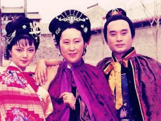 凤姐结婚了老公是谁:贾宝玉和薛宝钗结婚，到底是谁决定的