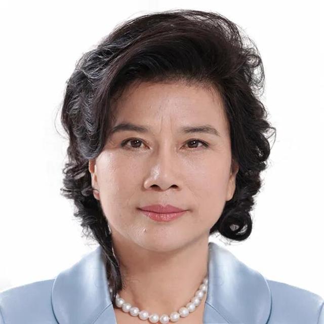 头条问答 - 年轻守寡,中年逆袭,董明珠姐姐是怎么"乘风破浪"的?