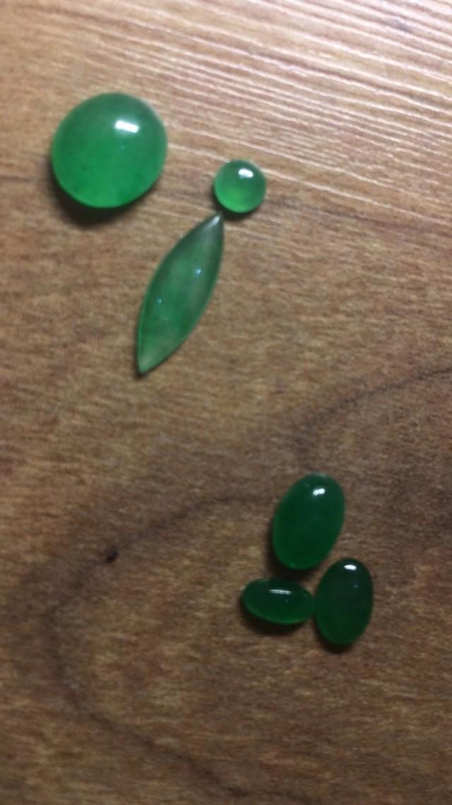 三万左右翡翠手镯图片,请各位专家帮忙看看这条手镯值五万吗？