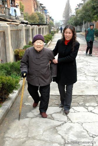 隋棠吻戏:许多好女人都会碰上渣男，这个情况是不是从小都缺失父爱呢？