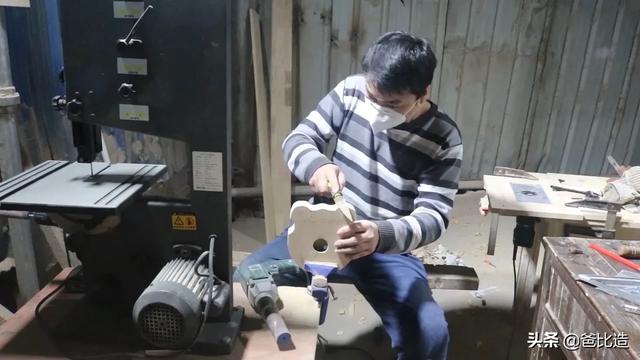 巧虎美食diy玩具:如何用啤酒瓶盖制作小玩具？