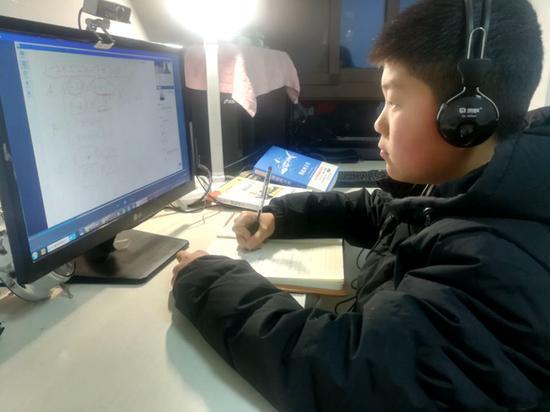 80后宝妈:有没有80后上班的宝爸宝妈，在疫情期间该如何应对孩子的网课