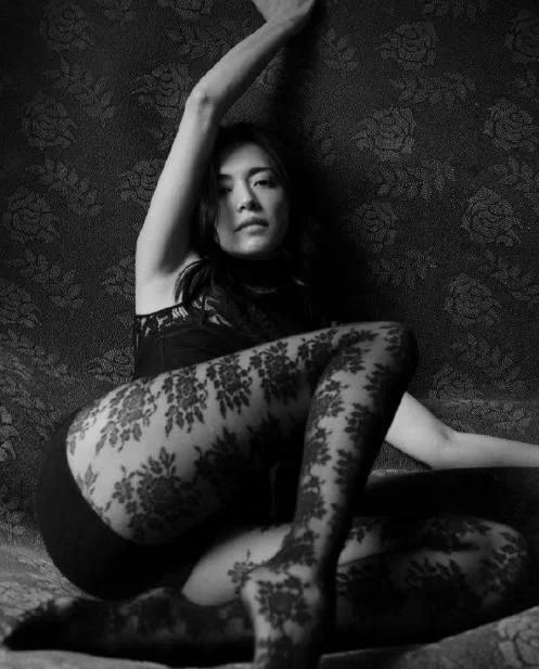 姚晨晒20年前合照:你对41岁姚晨写真有何看法？