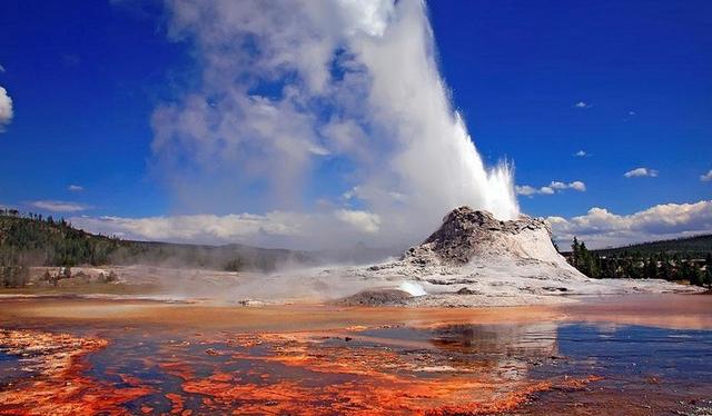 黄石超级火山在什么地方，黄石火山会在2023年爆发吗