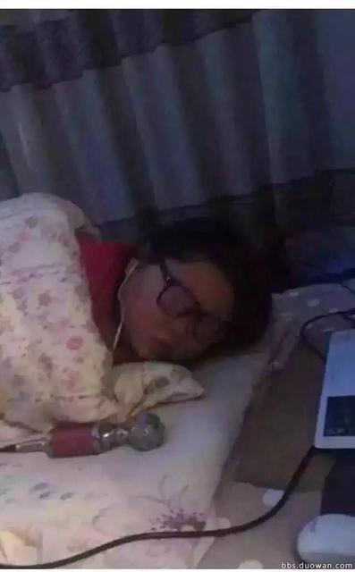 小姐陪男人睡觉一夜几次:有男朋友的女生还可以经常跟陌生异性连麦睡觉吗？