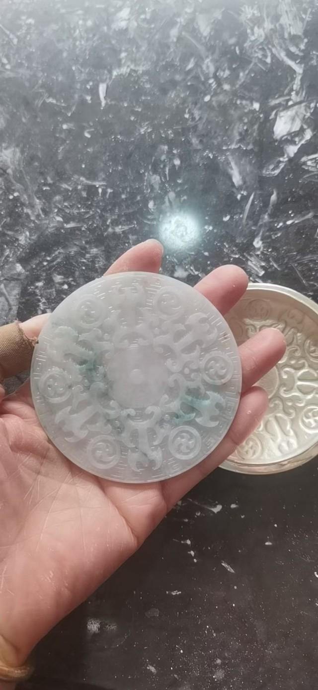 翡翠免费估价网站,这个翡翠观音可以估价多少钱？