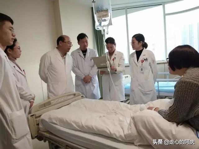 母狗般的教师无弹窗:家长希望老师变成教育者，还是变成学生的“奴隶”？