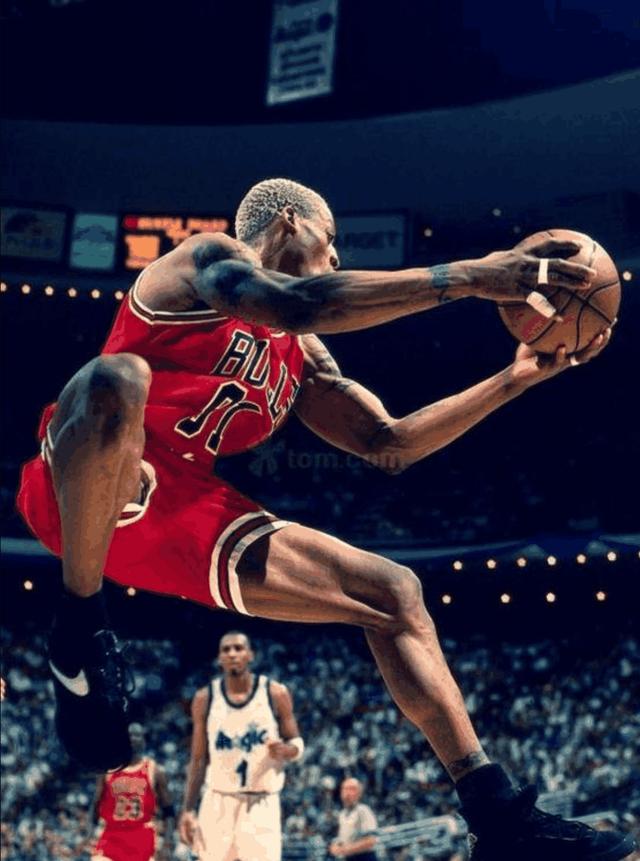 大虫罗德曼当年在公牛队场均只有5分，他为什么能和当年的乔丹皮蓬并称为三巨头？插图21