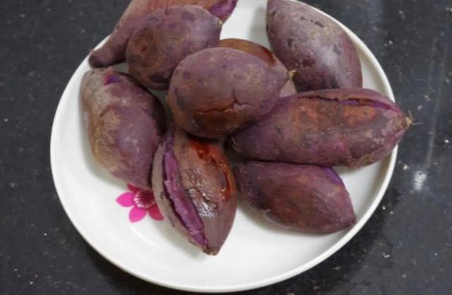 电饭锅蒸红薯的做法,怎样在电饭锅里蒸紫薯蒸南瓜？