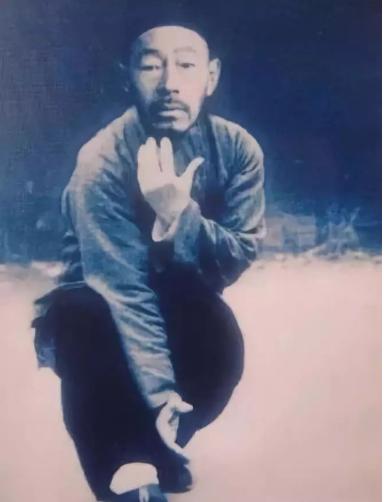 左右全凭盖势取是什么意思？