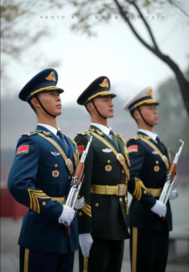 同时身上也代表着中国军人的形象,如果他们在站岗时持枪随意走动,是有