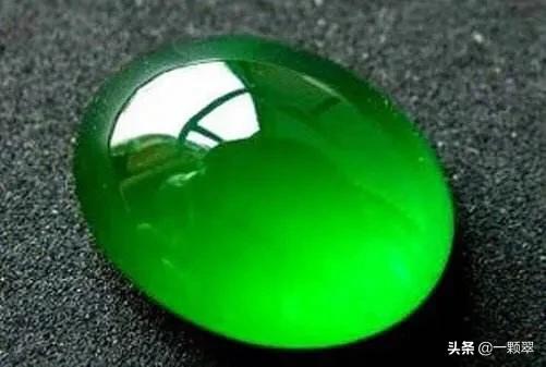 翡翠果冻底是哪个级别,刘晓庆的翡翠到底是什么档次，大家知道么？