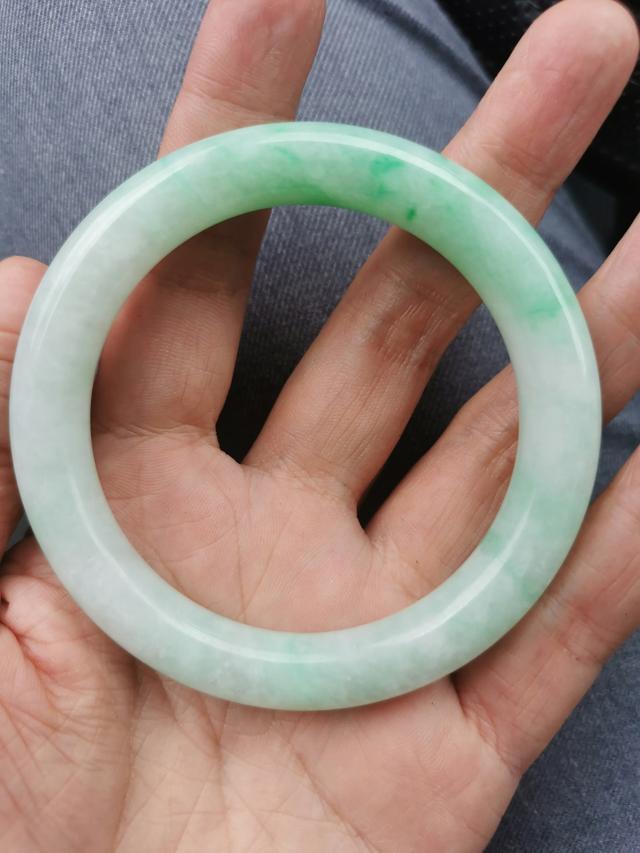 平安手镯的图片及价格,这个手镯市场价值有多少？