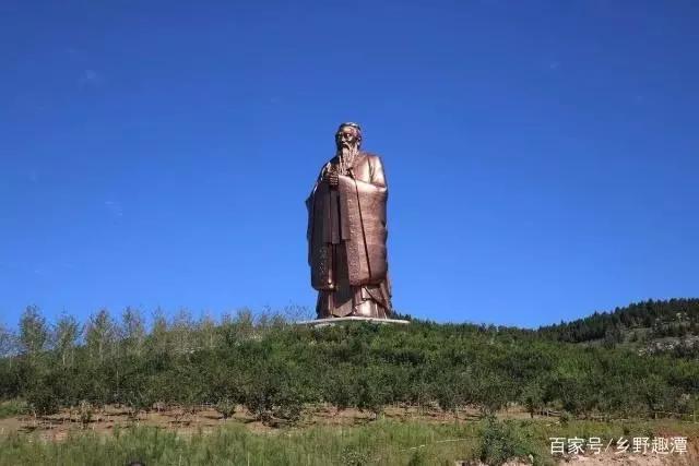 回首青嶂倚天開.歸途半踏蹄涔水.及到山下雨新晴.山頭翠碧連山尾.