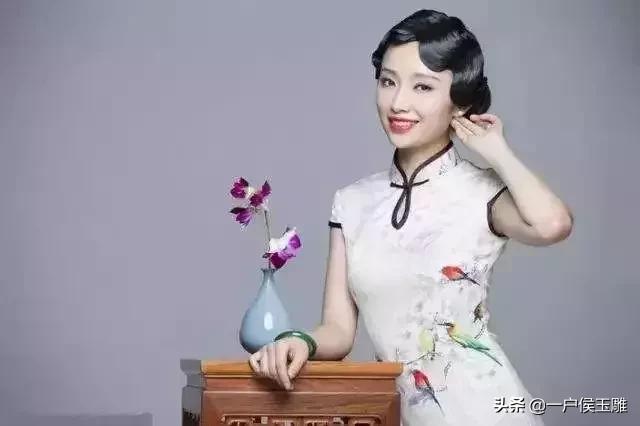 女人和田玉戴什么图案好,30岁的女人戴什么颜色的玉手镯好看？