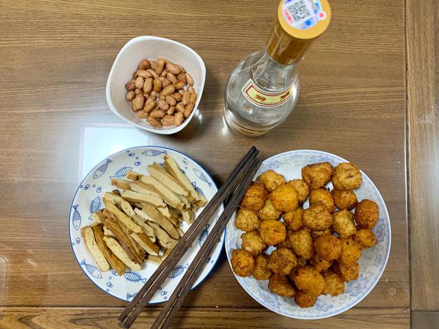 有些人每天晚上下班后总想喝点白酒，这样算不算是酗酒呢？你怎么看？插图46