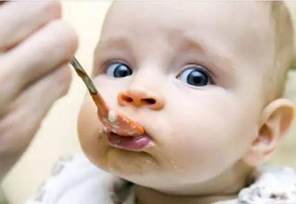 婴幼儿不让吃盐是不是伪科学，为什么一些婴儿可以几个月不吃盐？盐不是人体必须的吗？