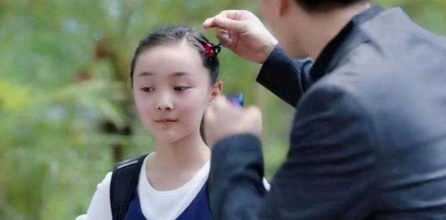 靳东儿子:《我们的爱》中虎子的扮演者是不是靳东的儿子