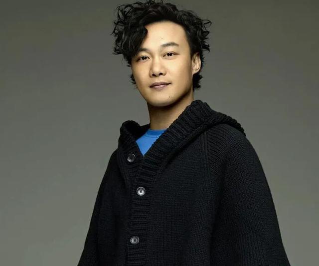 华语歌坛巨星云集,周杰伦能不能过进入前10的排名？你怎么看？