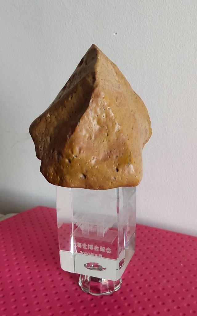 有没有彩色的陨石？