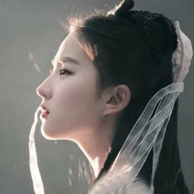刘亦菲是男人:大家觉得刘亦菲会嫁给谁？或者说什么样的男人？