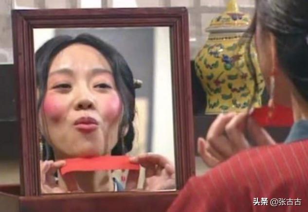 女生越来越漂亮,如何知道女生是用了化装品还是做了整容？